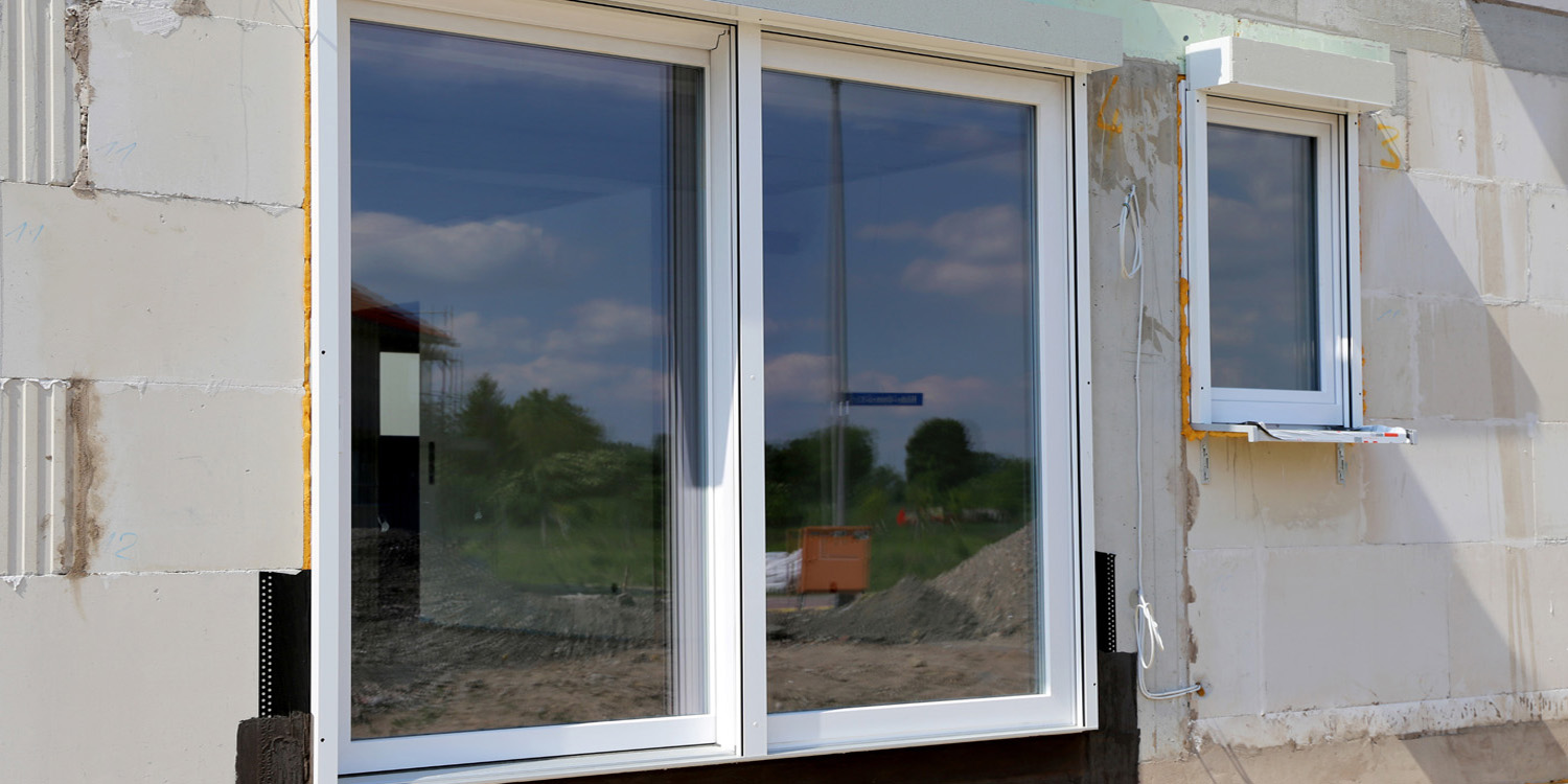 Sumontuotas PVC langas iki apdailos darbų Sumontuotas PVC langas iki apdailos darbų